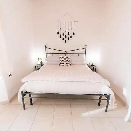 Yenne Apartment *